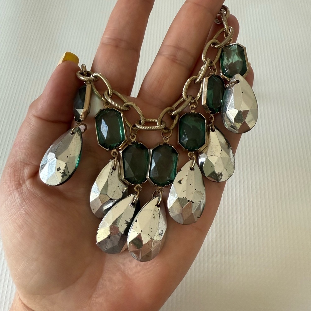 Elegant Gold and Green Statement Necklace - Picture 5 of 7